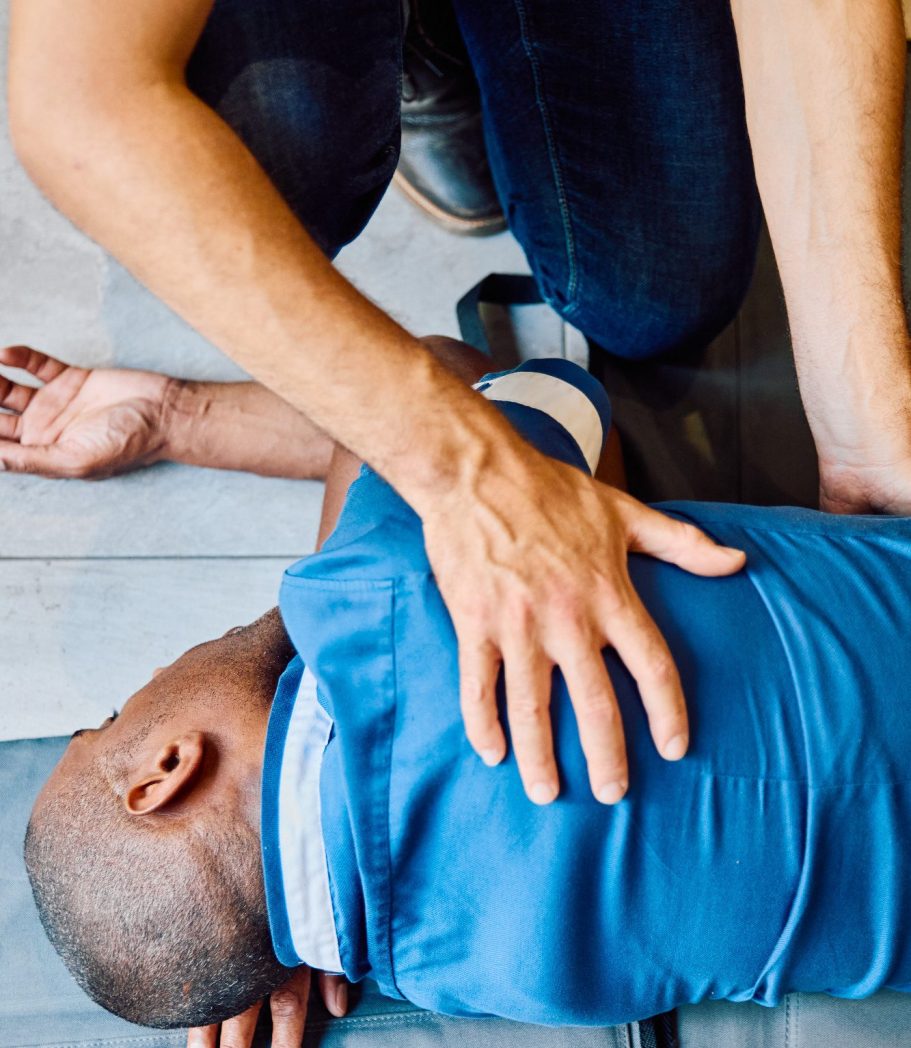 Formation sauveteur secoursite du travail (SST) Photo d'une position latérale de sécurité (PLS)